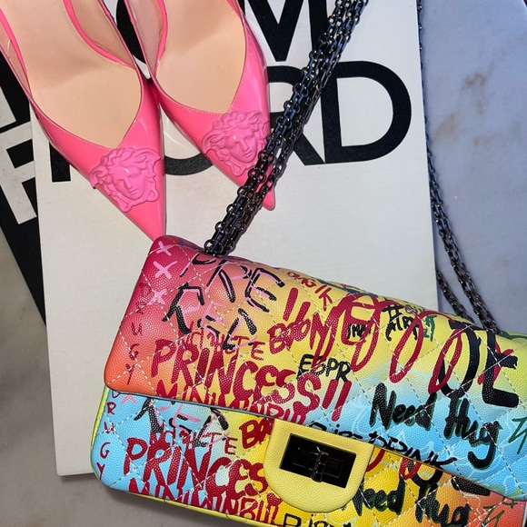 New "Flaunt It" - Multicolored Graffiti Handbag - Picture 3 of 17